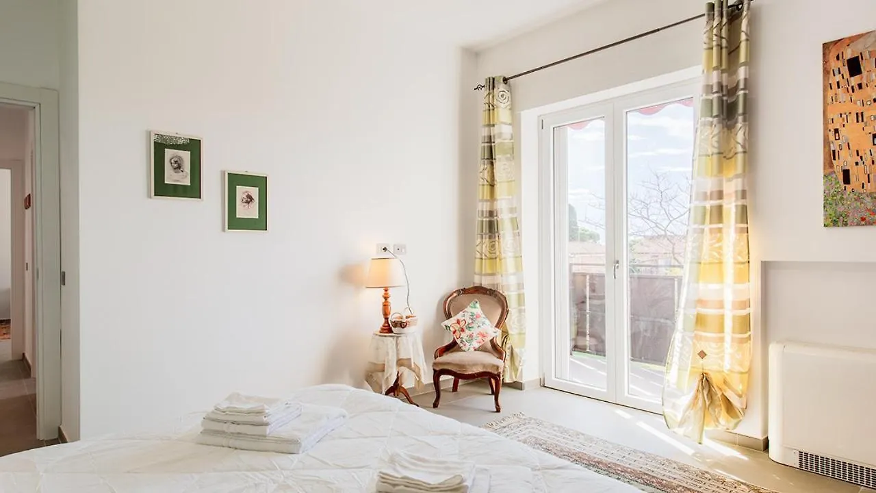 Apartment Villa Scini By Rentbeat Rome